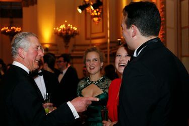 Le prince Charles avec les sopranos Taryn Fiebig et Kiandra Howarth et le ténor Samuel Sakker à Londres, le 22 janvier 2015