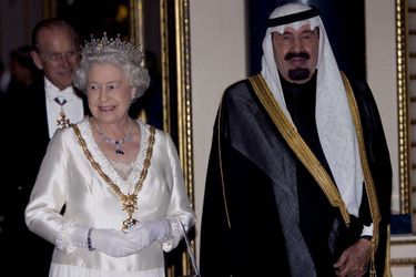 Le roi Abdallah avec la reine Elizabeth II et le duc d&#039;Edimbourg à Londres, le 30 octobre 2007