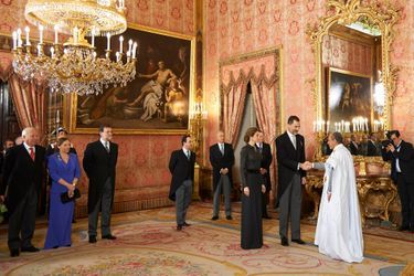 Le roi Felipe VI et la reine Letizia d’Espagne reçoivent le corps diplomatique à Madrid, le 21 janvier 2015