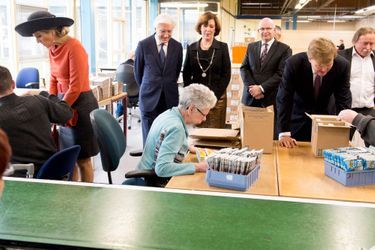 Maxima et Willem-Alexander visitent un centre de réinsertion par le travail à Stadskanaal, le 17 février 2015