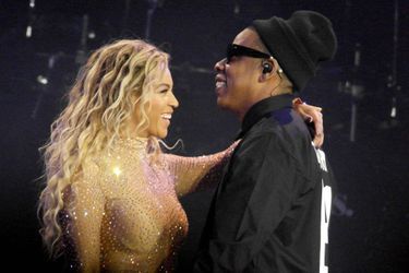 Considéré comme le couple le plus influent de l'industrie musicale, Beyoncé et Jay-Z partagent leur amour en privé comme sur les plus grandes scènes mondiales. Alors qu'ils se rencontrent lors de l'enregistrement du tube "Bonnie and Clyde" en 2003, c'est tout d'abord dans le secret que les deux amants vivent leur idylle sous l’œil protecteur du père et manager de la chanteuse. C'est finalement lors de leur nouvelle collaboration pour "Crazy in Love", l'année suivante, que leur amour éclate au grand jour. Après un mariage en toute intimité en avril 2008 et l'arrivée de leur célèbre petite fille, Blue Ivy, en janvier 2012, les deux artistes mettent en scène leur amour et poursuivent leurs carrières en duo avec notamment "On The Run Tour", leur dernière tournée américaine l'été dernier. 