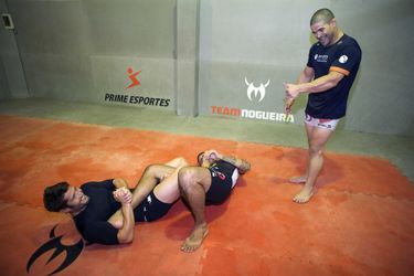 Bixente Lizarazu en plein entraînement de jui-jitsu avec Tonquinho