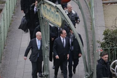 François Hollande arrivant sur les lieux
