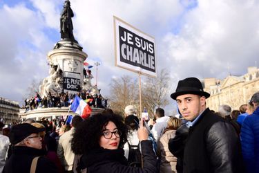 "Nous sommes au cœur d'une crise économique, sociale, identitaire mais nous sommes tous Français. Restons unis"