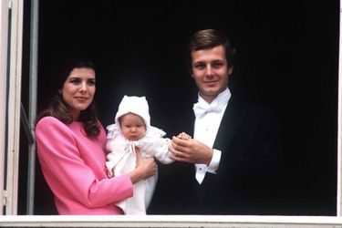 La princesse Caroline avec son deuxème mari Stéphano Casiraghi et leur fils Andrea à Monaco, le 19 novembre 1984