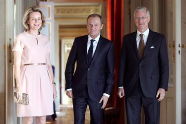 La reine Mathilde avec Donald Tusk et le roi Philippe de Belgique à Bruxelles, le 7 janvier 2015