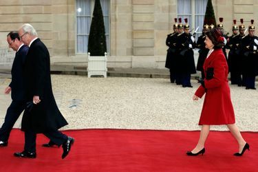 La reine Silvia de Suède, avec le roi Carl XVI Gustaf et François Hollande, à Paris, le 2 décembre 2014
