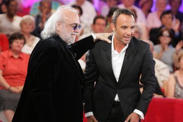 Le chanteur Demis Roussos et Nikos Aliagas en juin 2009