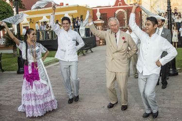 Pas de deux, version danse des mouchoirs, pour le prince Charles à Campeche au Mexique, le 4 novembre 2014