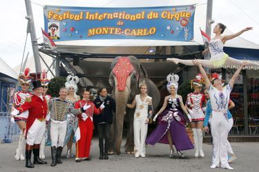 Stéphanie De Monaco Avec Les Éléphants Du Festival Du Crique De Monte Carlo 21