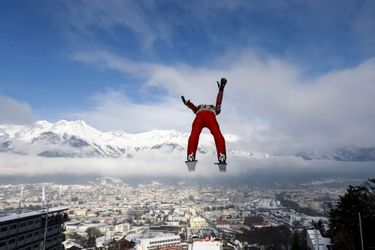 Coulisses, à-côtés, images surprenantes, Paris Match vous propose de découvrir le meilleur de l’actualité sportive de la semaine du 29 décembre au dimanche 4 janvier. Ici, le Norvégien Anders Fannemel s'envole lors d'un tournoi de saut à ski à Innsbruck, en Autriche. 