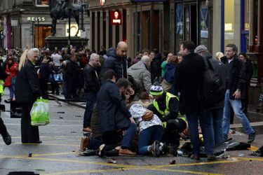 Un camion poubelle fonce dans la foule, six morts - Glasgow
