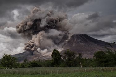 Les cendres de décembre - Mont Sinabung
