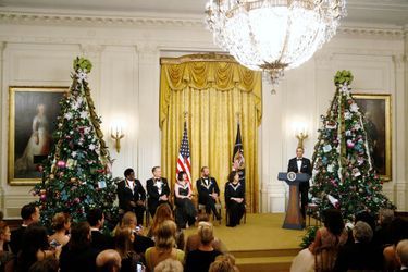 Barack Obama et les lauréats des Honneurs du Kennedy Center à la Maison blanche à Washington, le 7 décembre 2014