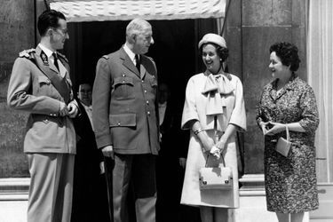 Fabiola et Baudoin avec Charles de Gaulle et son épouse à Paris, en mai 1961