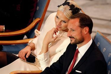 La princesse Mette-Marit et le prince Haakon de Norvège à la remise du prix Nobel de la Paix à Oslo le 10 décembre 2014