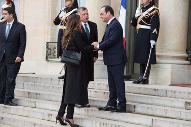 La reine Rania et le roi Abdallah II de Jordanie avec François Hollande à Paris, le 11 janvier 2015