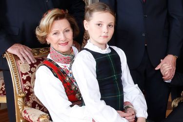 La reine Sonja et sa petite-fille la princesse Ingrid-Alexandra au Palais royal d’Oslo, le 17 décembre 2014