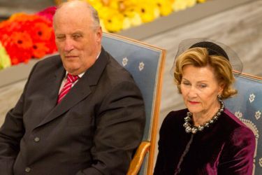 Le roi Harald V de Norvège et la reine Sonja à la remise du prix Nobel de la Paix à Oslo le 10 décembre 2014