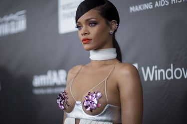 18- Rihanna 48 millions de dollars