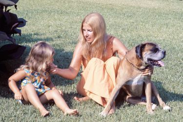 Cayetana Fitz James et sa fille Eugenia en 1973