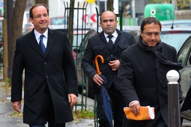 Le 3 décembre 2014, Faouzi Lamdaoui, ancien chef de cabinet de François Hollande lors de la campagne présidentielle, devenu son conseiller «égalité et diversité», démissionne, «pour se défendre» selon l'Elysée, suite à sa citation en correctionnelle pour des faits d'«abus de biens sociaux», «blanchiment d'abus de biens sociaux» et «faux et usage de faux» remontant à 2007-2008.
