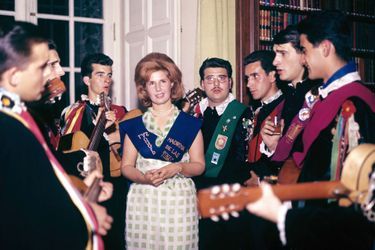La duchesse d'Albe bien entourée en 1962