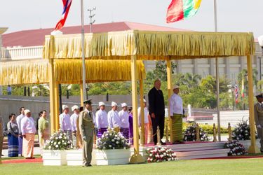 La reine Sonja et le roi Harald V de Norvège avec le président Thein Sein et son épouse à Nay Pyi Taw, le 1er décembre 2014