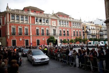 Le cortège funèbre se rend à l’hôtel de ville de Séville, le 20 novembre 2014