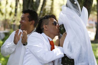 Le mariage de Richard Torres et un arbre, dimanche à Bogota