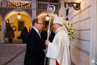 Le prince Albert de Monaco et Mgr Barsi à Monaco, le 12 décembre 2014