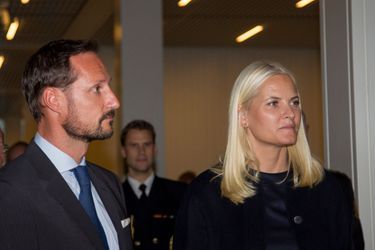Le prince Haakon de Norvège et la princesse Mette-Marit inaugurent le Cube à Arendla, le 19 novembre 2014