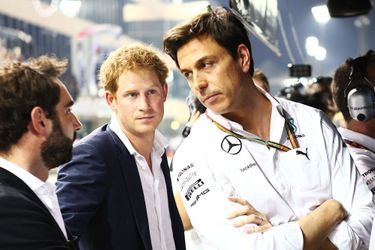 Le prince Harry avec Toto Wolff au Grand Prix de Formule 1 à Abou Dhabi, le 23 novembre 2014
