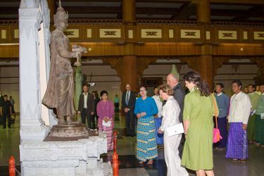 Le roi Harald V de Norvège et la reine Sonja à Bagan, le 3 décembre 2014