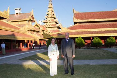 Le roi Harald V de Norvège et la reine Sonja au palais royal de Mandalay, le 3 décembre 2014