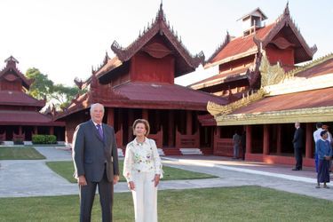 Le roi Harald V de Norvège et la reine Sonja au palais royal de Mandalay, le 3 décembre 2014