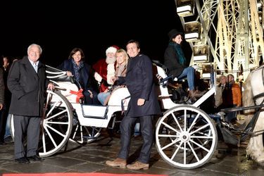 Marcel Campion, Anne Hidalgo, Chantal Ladesou et Jean-Luc Reichmann à l&#039;inauguration du village de Noël des Champs Elysées à Paris, le 14 novemb...