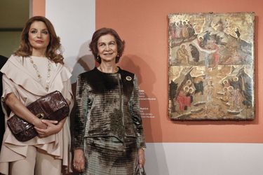 Sofia d’Espagne inaugure l’exposition El Greco, avec la ministre de la Culture grecque, à Athènes, le 20 novembre 2014