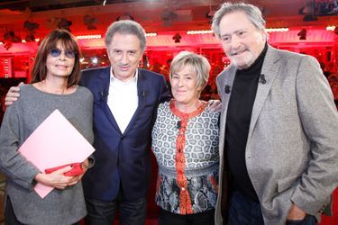 Victor Lanoux, avec sa femme, Michel Drucker et Françoise Coquet,  lors de l’enregistrement de Vivement Dimanche, le 12 novembre 2014