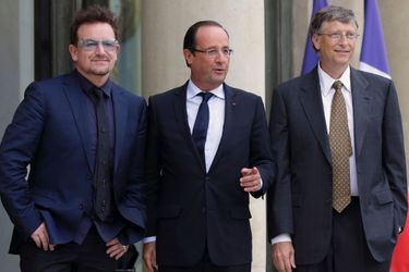 Bono avec François Hollande et Bill Gates à Paris le 10 octobre 2012