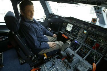Michel Drucker aux commandes de l&#039;Airbus A80.