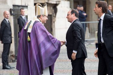 François Hollande à l'hommage à Christophe de Margerie qui a été rendu au sein de l'église Saint-Sulpice à Paris