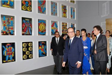 La princesse du Maroc Lalla Meryem visite l’exposition «Le Maroc contemporain» à l’Institut du monde arabe à Paris, le 14 octobre 2014 