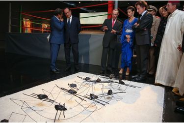 La princesse du Maroc Lalla Meryem visite l’exposition «Le Maroc contemporain» à l’Institut du monde arabe à Paris, le 14 octobre 2014 