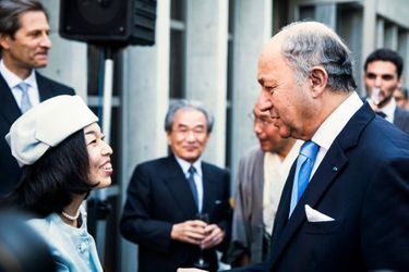 La princesse impériale du Japon Akiko de Mikasa et Laurent Fabius, lors de l’inauguration de la Villa Kujoyama à Tokyo, le 4 octobre 2014