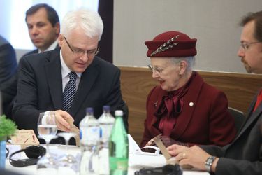 La reine Margrethe II de Danemark, avec le président croate, inaugure un forum de diabète à Zagreb, le 22 octobre 2014