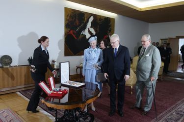 La reine Margrethe II de Danemark, ici avec le président Croate, en voyage officiel en Croatie, le 21 octobre 2014