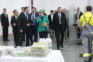 La reine Margrethe II de Danemark visite l’usine Hartmann à Koprivnica, le 23 octobre 2014