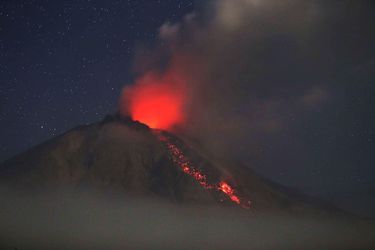 Le mont Sinabung en éruption, le 19 janvier 2014