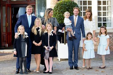 Le roi Willem-Alexander des Pays-Bas, la reine Maxima, le prince Floris, la princesse Aimée et leurs enfants à Apeldoorn, le 9 novembre 2014